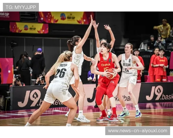 女篮中锋补篮得手引发球迷狂欢 女篮中锋补篮得手引发球迷狂欢